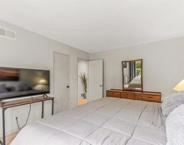 2462 Lozana Road - Photo Thumbnail 20