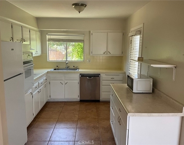 25887 Coombe Hill Drive - Photo Thumbnail 5
