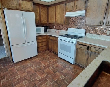 27564 Lakeview - Photo Thumbnail 13