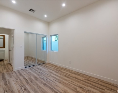 10419 Amigo Avenue - Photo Thumbnail 7
