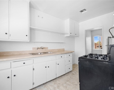 6634 Lankershim Boulevard - Photo Thumbnail 8
