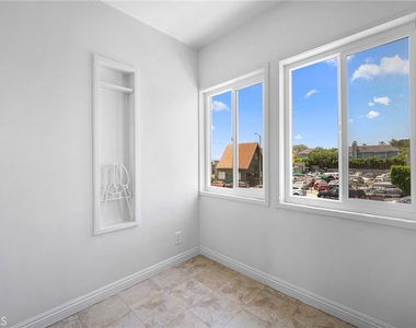 6634 Lankershim Boulevard - Photo Thumbnail 9