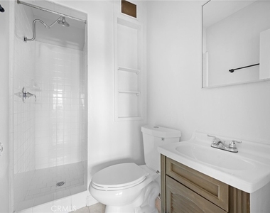 6634 Lankershim Boulevard - Photo Thumbnail 12