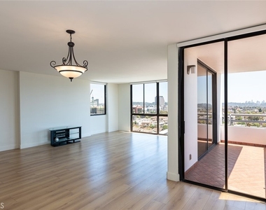 345 Pioneer Drive - Photo Thumbnail 10