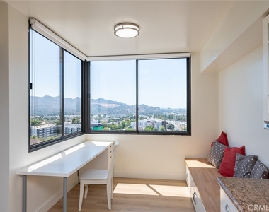 345 Pioneer Drive - Photo Thumbnail 15