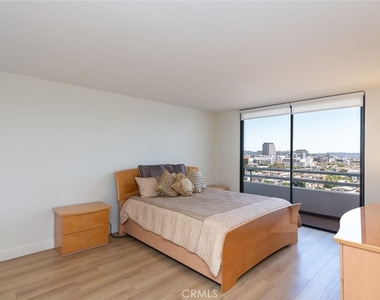 345 Pioneer Drive - Photo Thumbnail 16