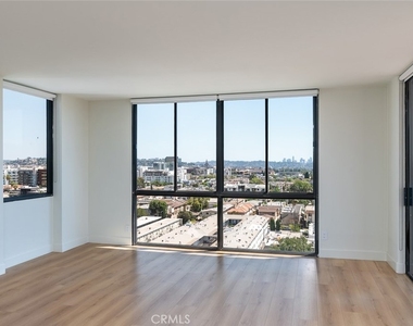 345 Pioneer Drive - Photo Thumbnail 8