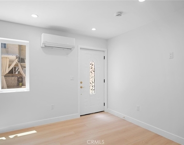 6235 Banner Avenue - Photo Thumbnail 2