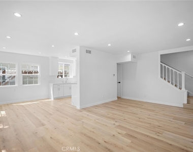 1101 Norton Avenue - Photo Thumbnail 5