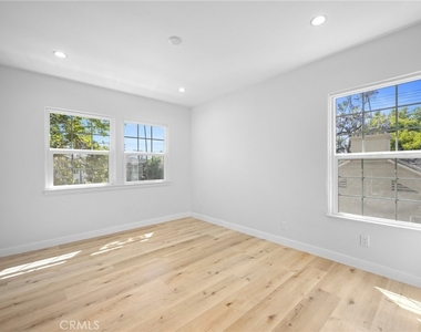 1101 Norton Avenue - Photo Thumbnail 15