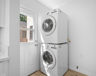 1101 Norton Avenue - Photo Thumbnail 17