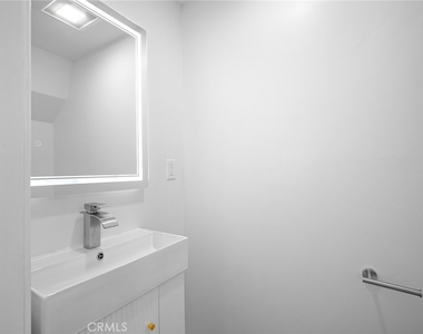 1101 Norton Avenue - Photo Thumbnail 10