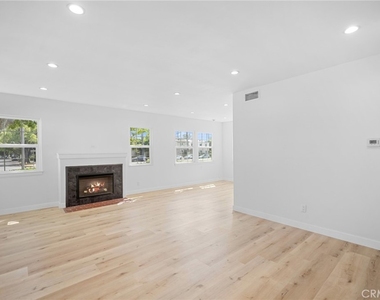1101 Norton Avenue - Photo Thumbnail 3