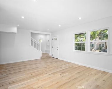1101 Norton Avenue - Photo Thumbnail 6