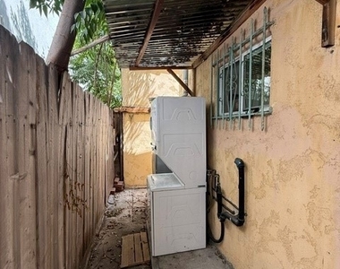 1349 N Citrus - Photo Thumbnail 18