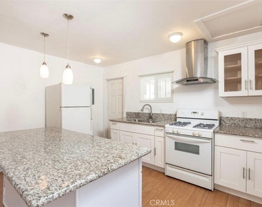 1349 N Citrus - Photo Thumbnail 5