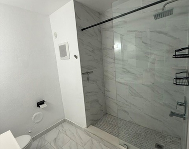 1349 N Citrus - Photo Thumbnail 14