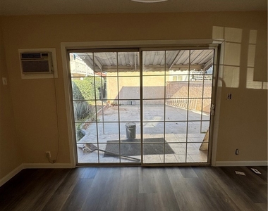 921 Carob - Photo Thumbnail 10