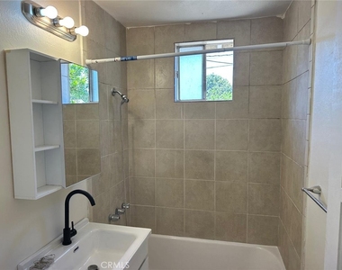 13727 Fairford Avenue - Photo Thumbnail 8