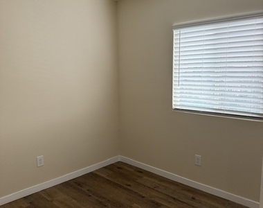 5867 Towne - Photo Thumbnail 5