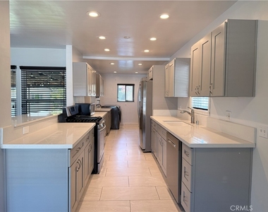 527 N San Antonio Avenue - Photo Thumbnail 4