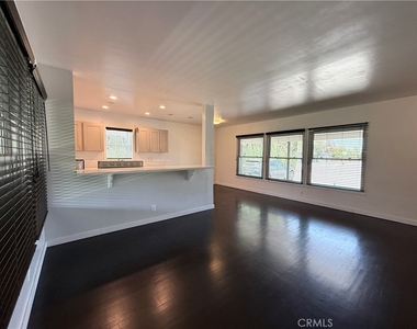 527 N San Antonio Avenue - Photo Thumbnail 2