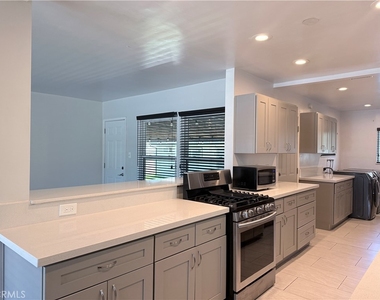 527 N San Antonio Avenue - Photo Thumbnail 6