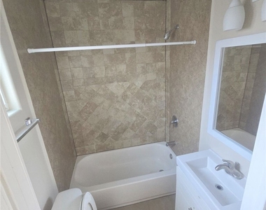 628 W 59th Place - Photo Thumbnail 7