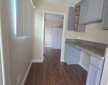 628 W 59th Place - Photo Thumbnail 14