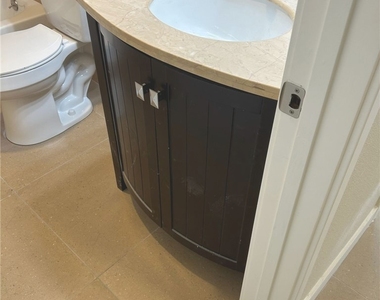 628 W 59th Place - Photo Thumbnail 5