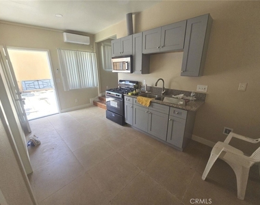 628 W 59th Place - Photo Thumbnail 15