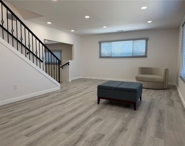844 Woodlawn - Photo Thumbnail 3