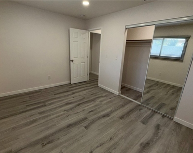 844 Woodlawn - Photo Thumbnail 8