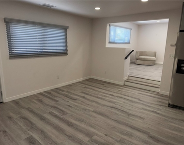 844 Woodlawn - Photo Thumbnail 7