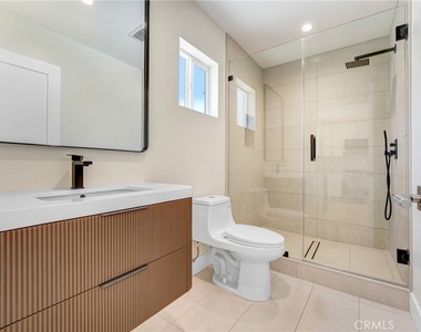 6724 Katherine Avenue - Photo Thumbnail 7