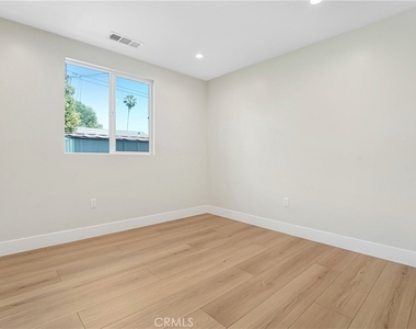 6724 Katherine Avenue - Photo Thumbnail 5