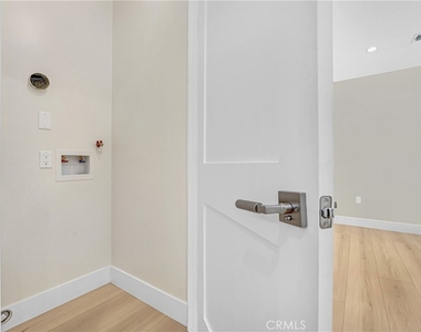6724 Katherine Avenue - Photo Thumbnail 8