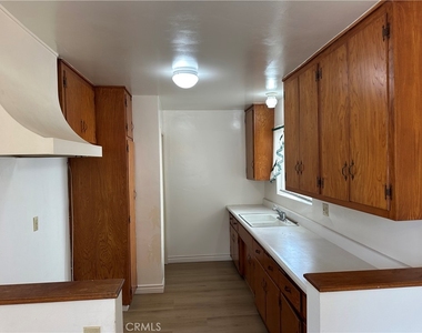 6237 Oak - Photo Thumbnail 6
