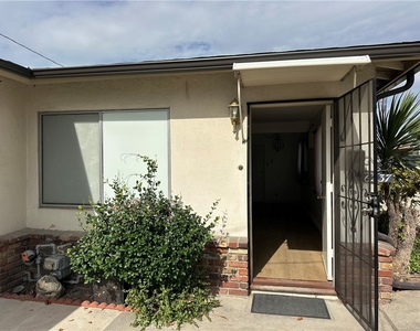 6237 Oak - Photo Thumbnail 3