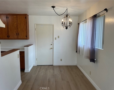 6237 Oak - Photo Thumbnail 4