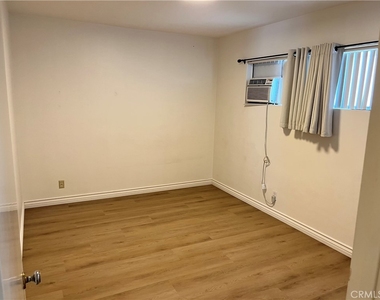 6237 Oak - Photo Thumbnail 14