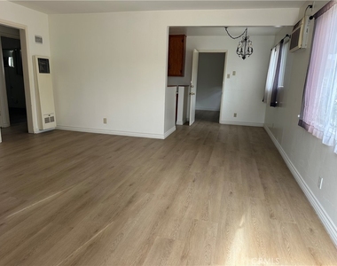 6237 Oak - Photo Thumbnail 1