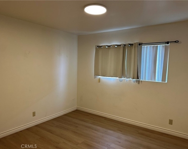 6237 Oak - Photo Thumbnail 10