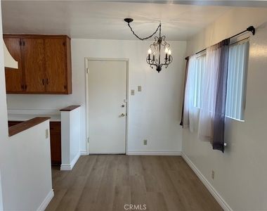 6237 Oak - Photo Thumbnail 5
