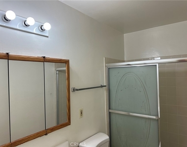 6237 Oak - Photo Thumbnail 8
