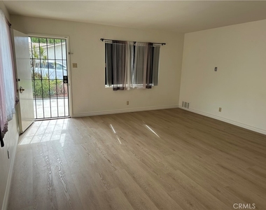 6237 Oak - Photo Thumbnail 2