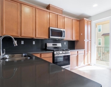 3091 Madsen St - Photo Thumbnail 12