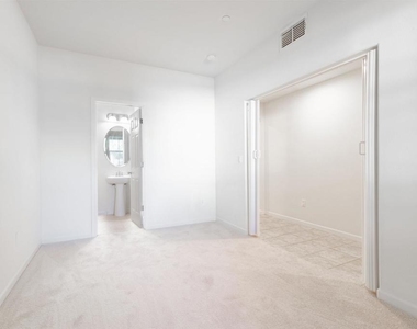 3091 Madsen St - Photo Thumbnail 5