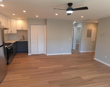722 Foothill Blvd - Photo Thumbnail 3