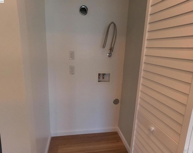 722 Foothill Blvd - Photo Thumbnail 4